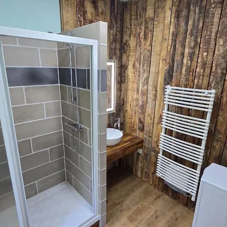 De 2 à 6 Personnes à Appartement *