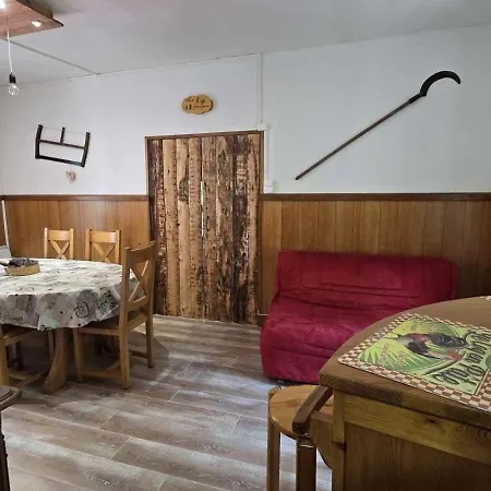 De 2 à 6 Personnes à *